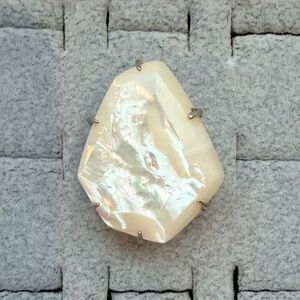 Kendra Scott Iridescent Mother-of-Pearl Statement Ring - Cream
